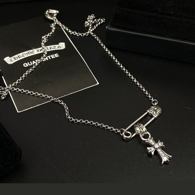 Ch**me He**ts necklaces